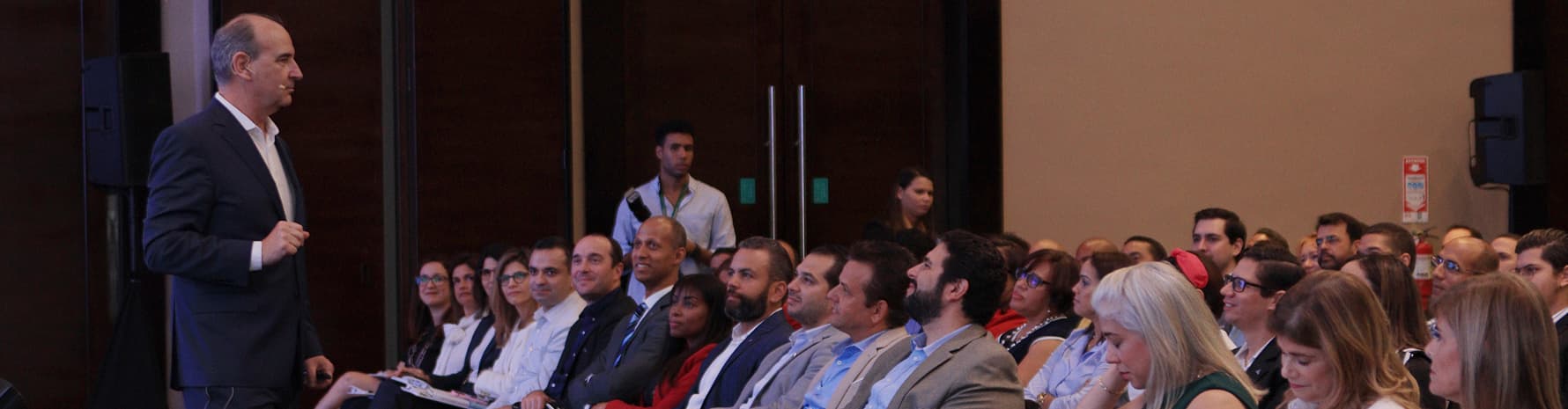John Mattone in conversation with a room of senior executives