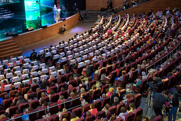 How Much Does Hiring A Keynote Speaker Cost?